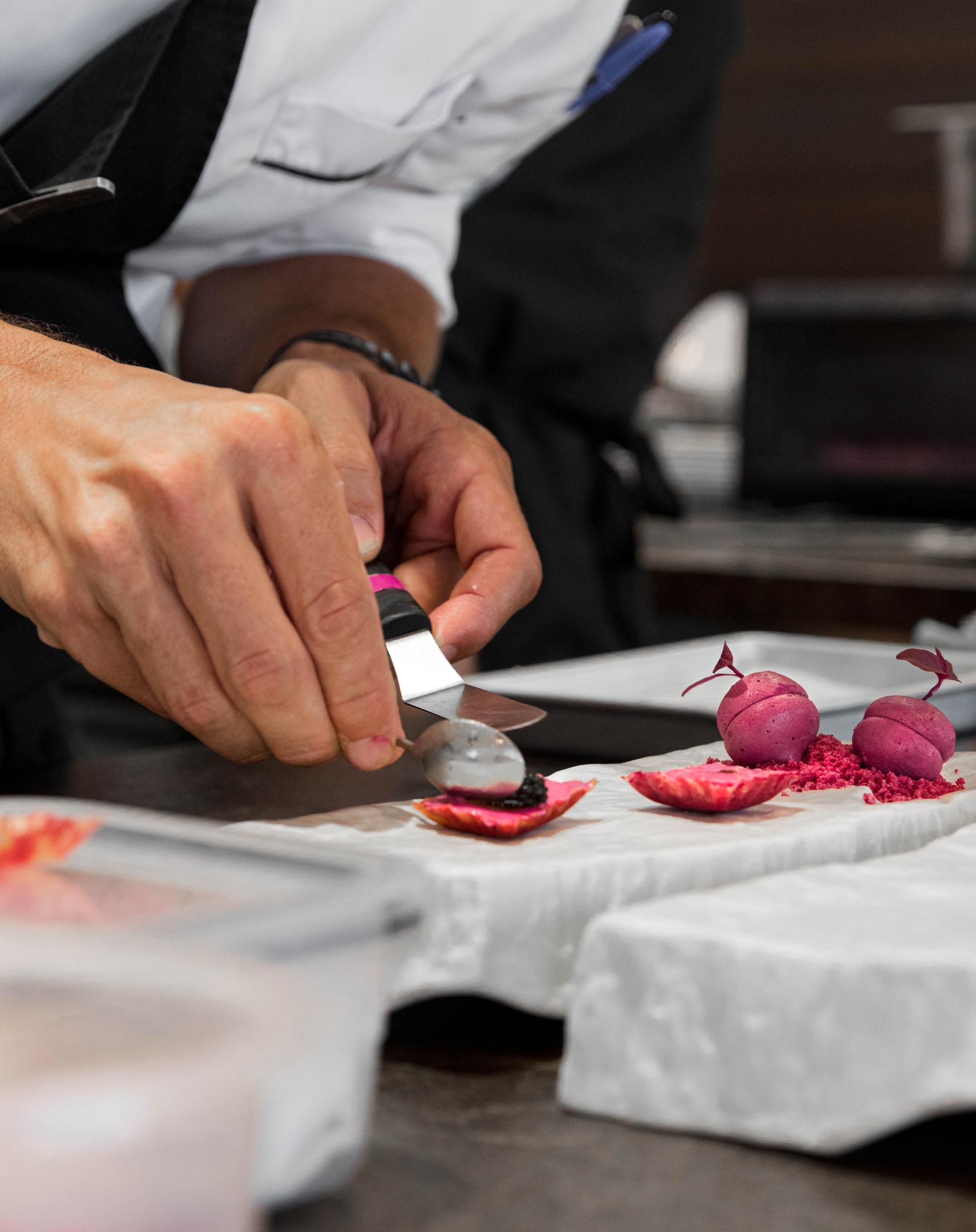 Participant shaping garnish
